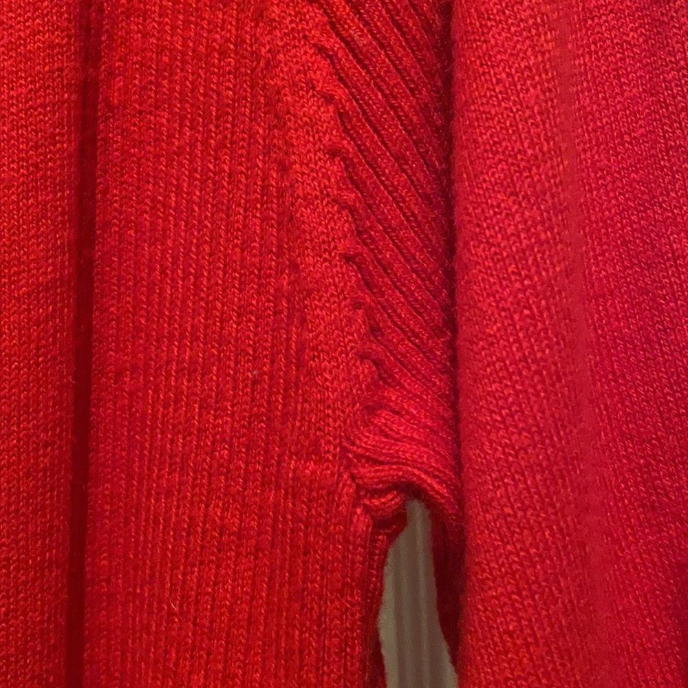 Express Ladies Red Sweater Size L. - Picture 10 of 10